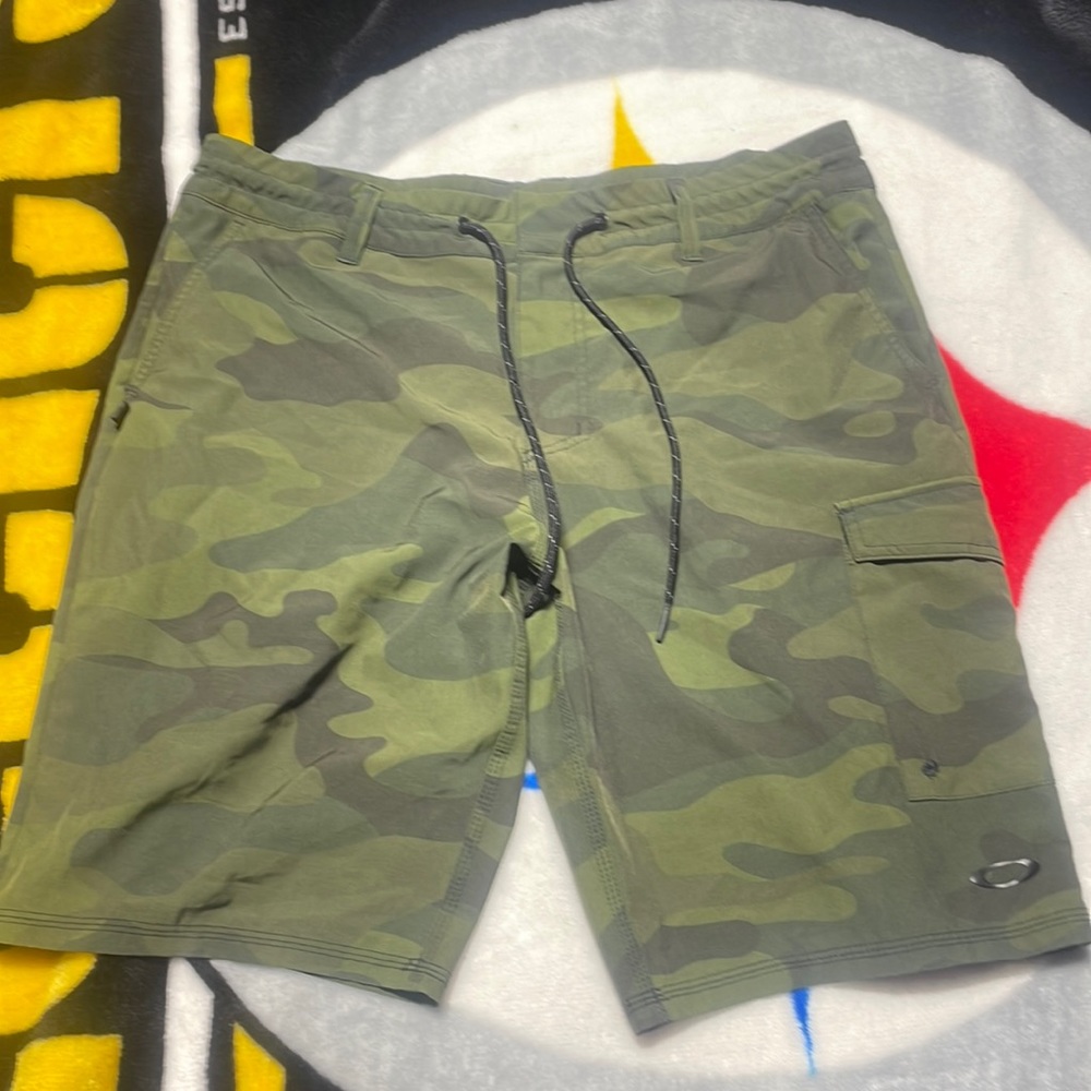 Size L men Oakley shorts
